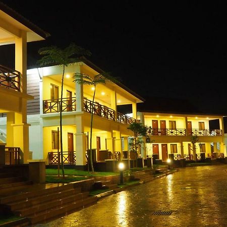 Lotus Seaview Beach Resort, Pengerang Kampung Sungai Rengit Esterno foto