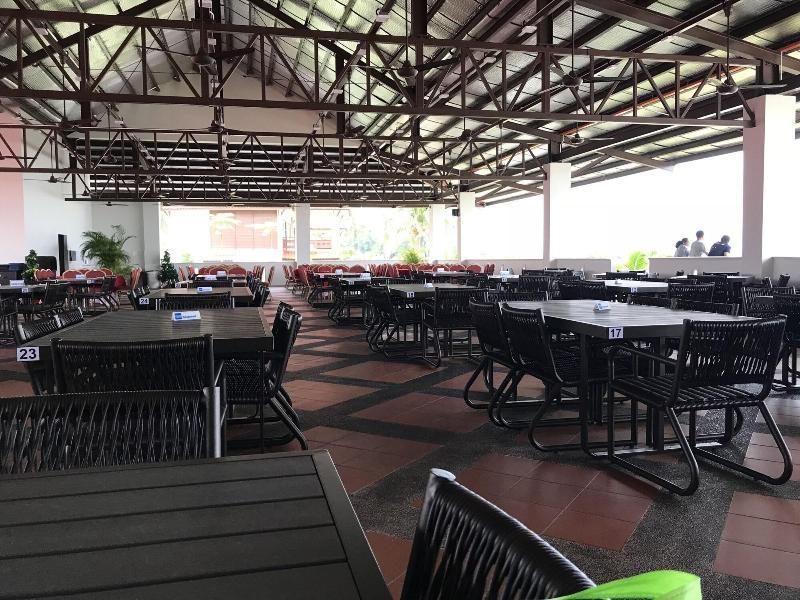 Lotus Seaview Beach Resort, Pengerang Kampung Sungai Rengit Esterno foto