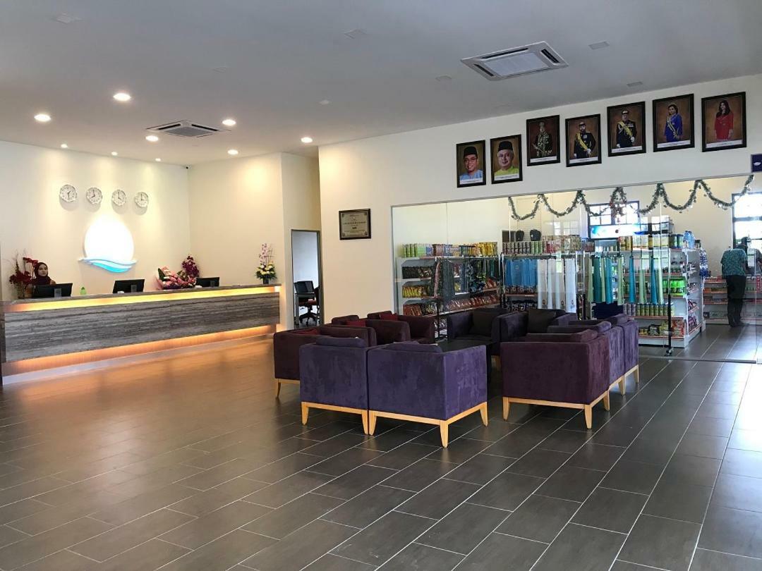 Lotus Seaview Beach Resort, Pengerang Kampung Sungai Rengit Esterno foto