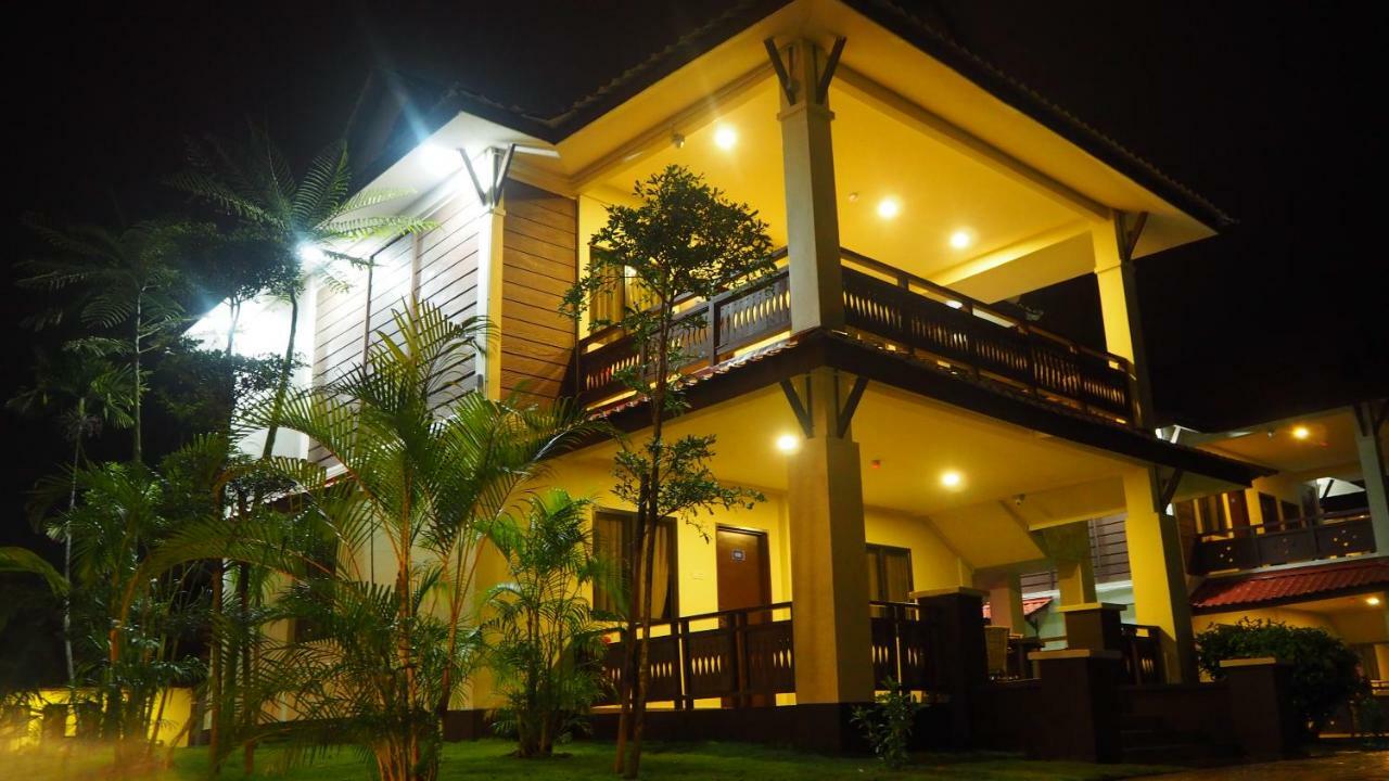 Lotus Seaview Beach Resort, Pengerang Kampung Sungai Rengit Esterno foto