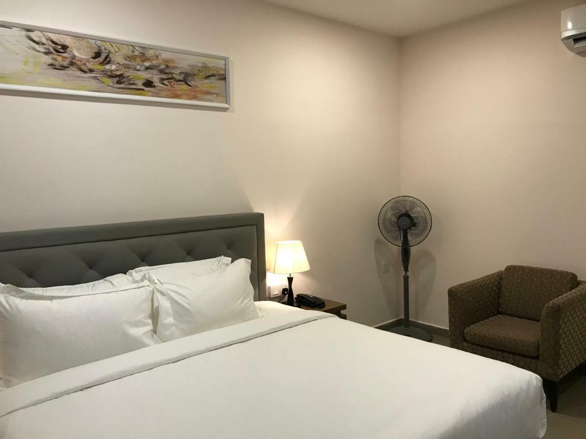 Lotus Seaview Beach Resort, Pengerang Kampung Sungai Rengit Esterno foto