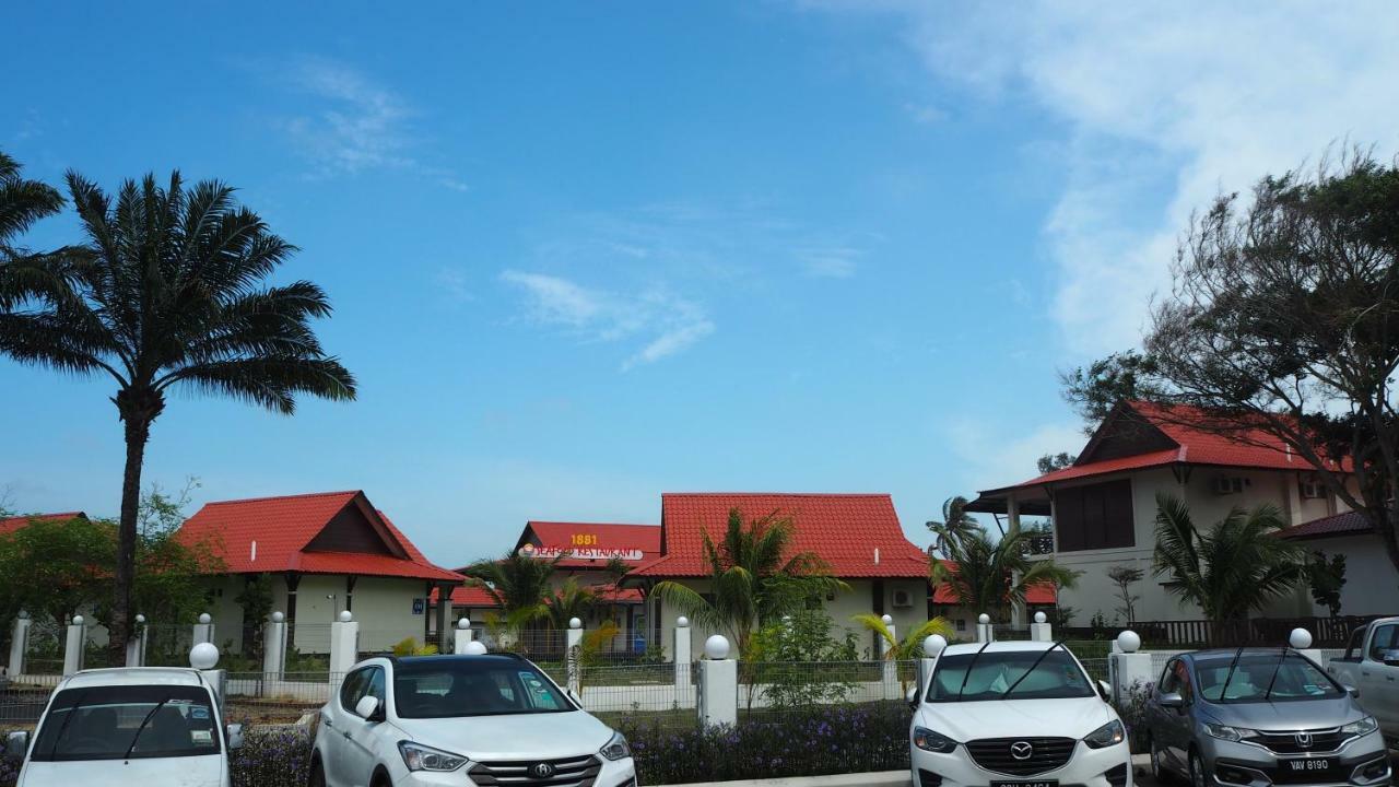 Lotus Seaview Beach Resort, Pengerang Kampung Sungai Rengit Esterno foto