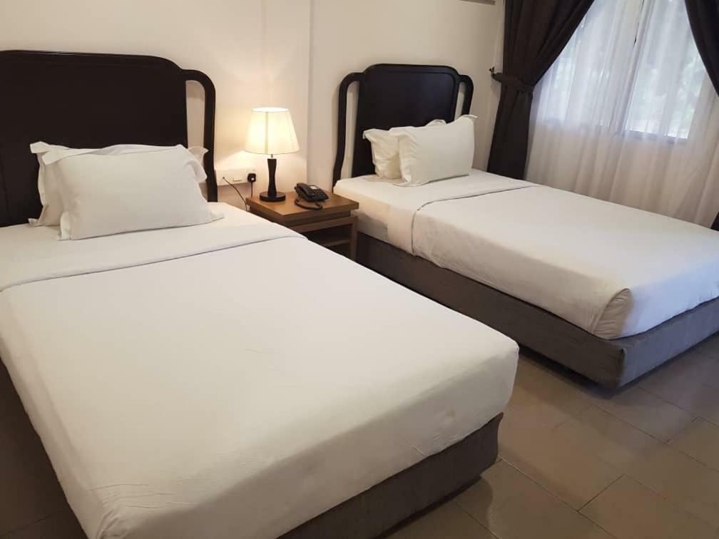 Lotus Seaview Beach Resort, Pengerang Kampung Sungai Rengit Esterno foto