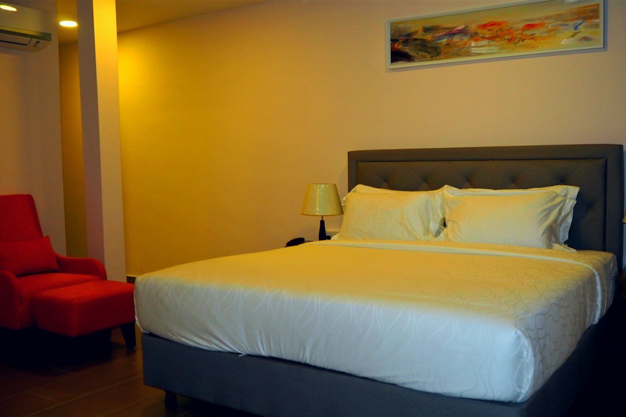 Lotus Seaview Beach Resort, Pengerang Kampung Sungai Rengit Esterno foto